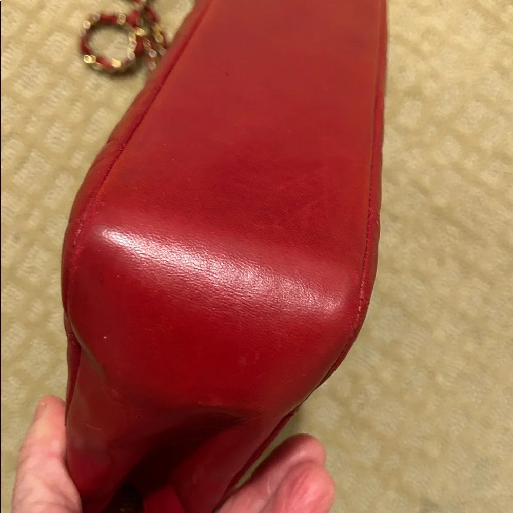 CHANEL Red Quilted Leather Shoulder Bag with Gold Chain
